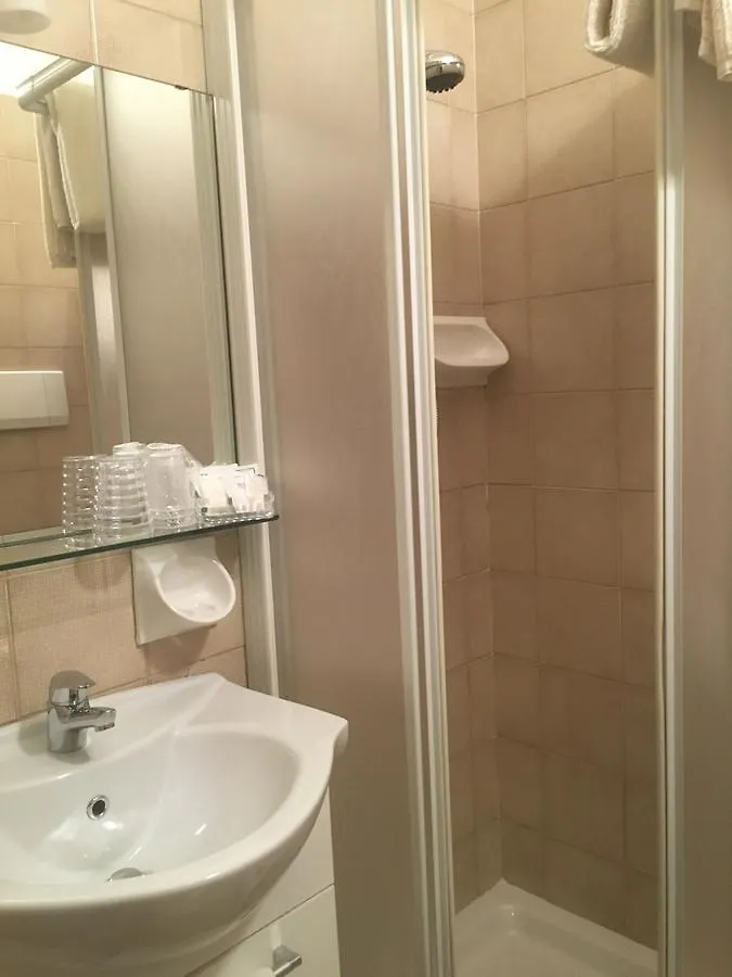 Hotel Margherita Meuble Sirmione 0*,  Italia