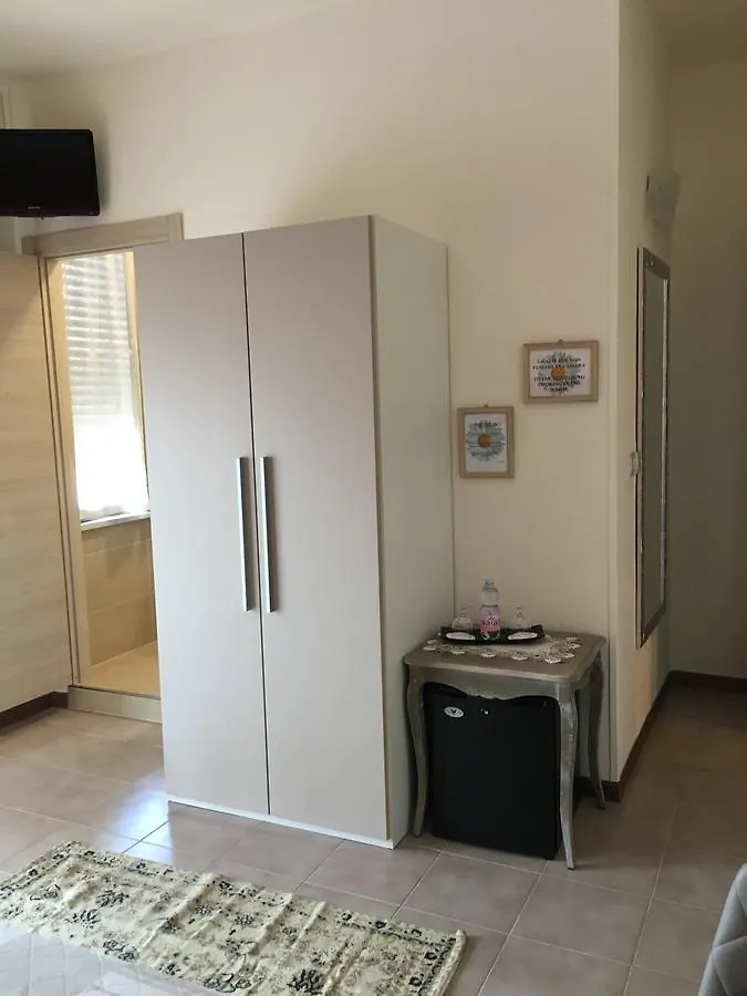 Hotel Margherita Meuble Sirmione 0*,  Italia